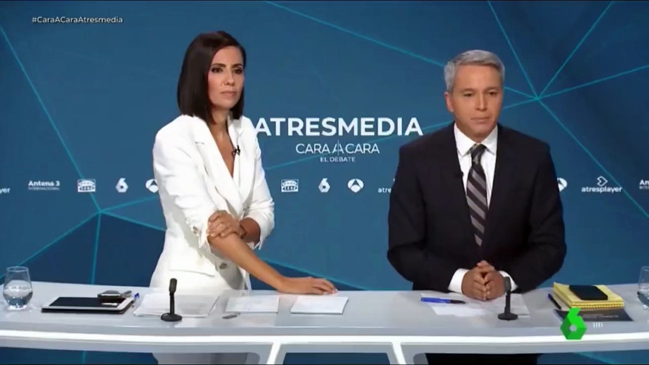 Sánchez se 'olvida' de los moderadores en el debate: Vicente Vallés y Ana Pastor no consiguen callar al presidente