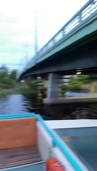 Man on Sightseeing Boat Gets a Lesson in Physics