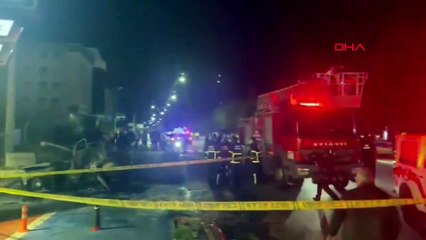 Önce yayaya ardından elektrik direğine çarpan otomobil yandı: 3 ölü
