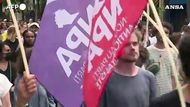 A Parigi corteo per Adama Traore' nonostante divieto della questura