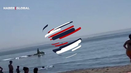 Deniz keyfi sırasında köpek balığı şoku kamerada! Dehşete kapılarak birbirlerini ezdiler