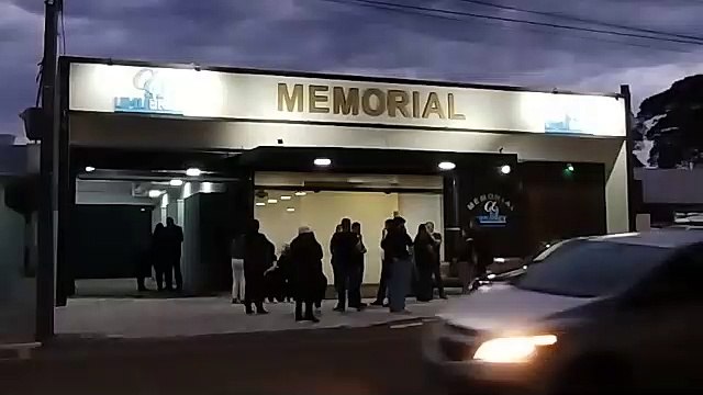 Corpos das vítimas de acidente aéreo na Serra do Mar chegam para velório em Umuarama