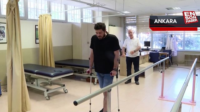 Depremde bacağını kaybeden genç, 5 ay sonra ilk adımlarını attı