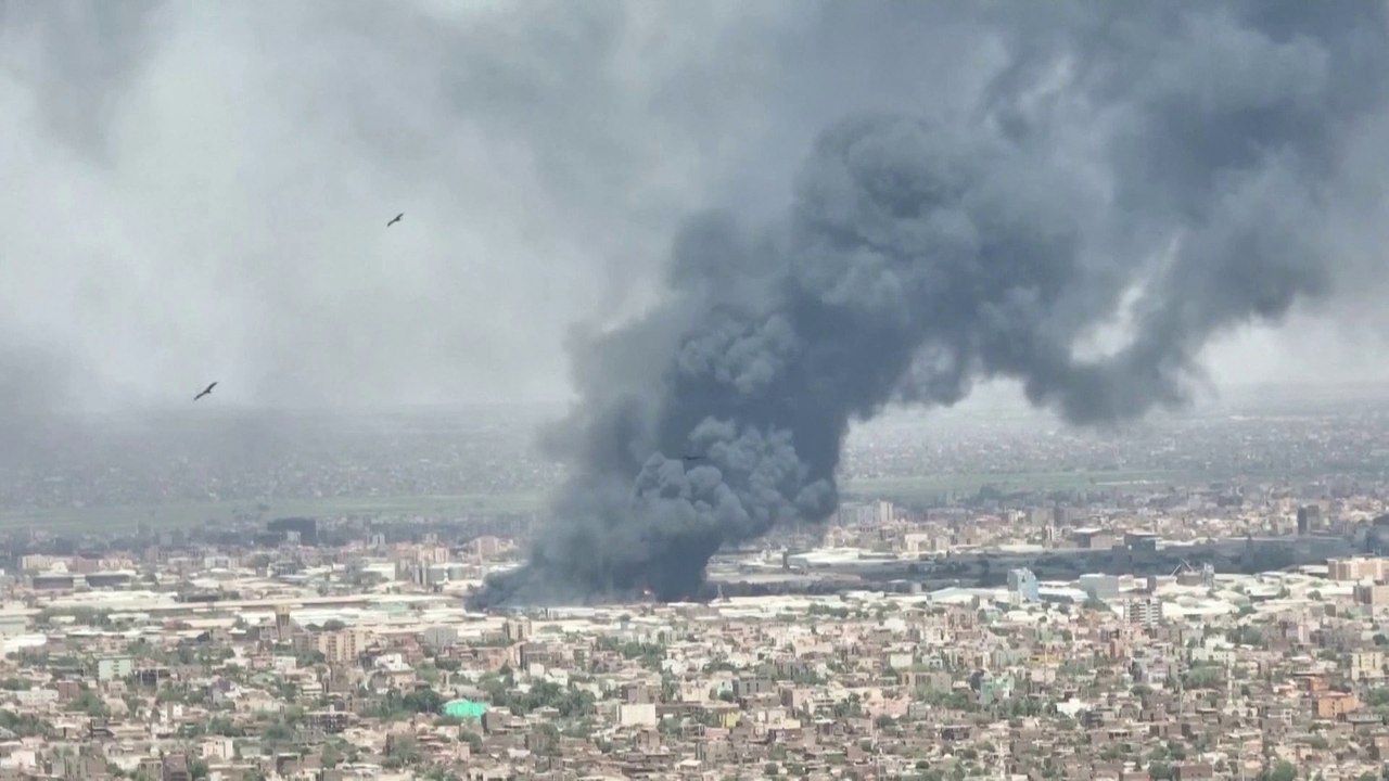 هدوء في أم درمان.. ومراسل #العربية: الطيران الحربي يقصف تمركزات "الدعم السريع" شرق #الخرطوم #السودان