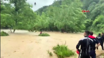 DES PERSONNES ATTACHÉES APRÈS LA PLUIE À ŞİLE SAUVÉES PAR HÉLICOPTÈRE - 3