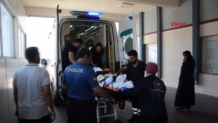 Des vendeurs d'eau ont été blessés lorsqu'ils ont été heurtés par une voiture à Antalya