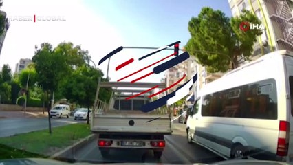 Motosikletlinin, yola dökülen yağdan kayıp düştüğü anlar kamerada