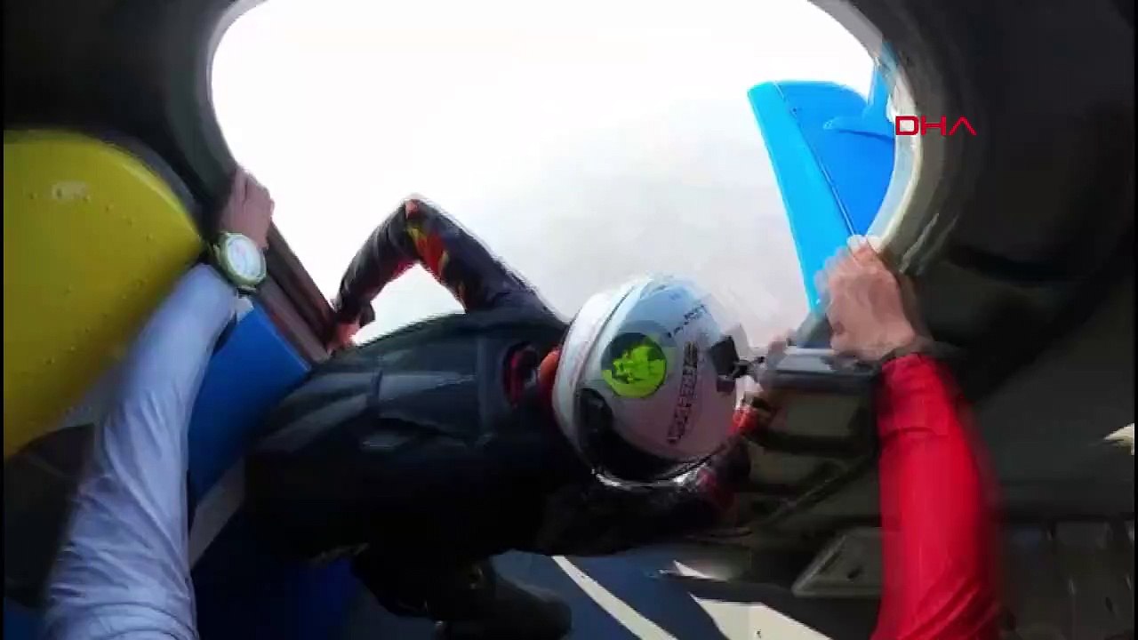 'Parachutisme Fest-Parachute Days' dans la scène de Sivrihisar avec des images colorées
