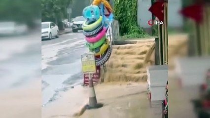 Yağış o ilçeyi de vurdu: Tavuk çiftliğini su bastı, 20 bine yakın civciv telef oldu