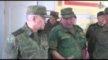 Russia, ministro Difesa Shoigu visita unità di ex mercenari