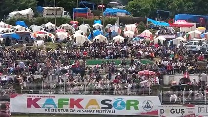 Kafkasör Festivali'nin 3. gününde 32 boğa güreşti