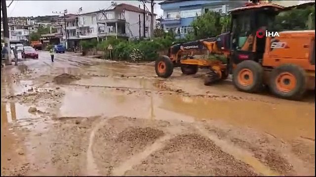 Sel sularında böyle yıkandı Göle dönen sokakta yağmur suyuyla duş aldı