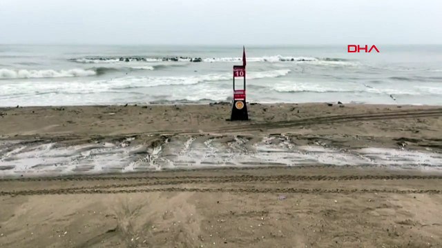 SAĞANAK VE KUVVETLİ RÜZGAR NEDENİYLE 3 İLÇEDE DENİZE GİRMEK YASAKLANDI