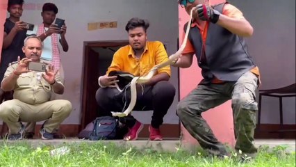 मास्टर की लापरवाही से नाग के काटने से छात्र का हुआ अंतआपके बच्चे के साथ भी हो सकता है ऐसा हादसाbit