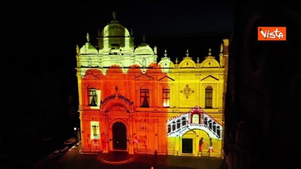 Venezia recluta nuovi medici e illumina la facciata dell'ospedale con un videoappello