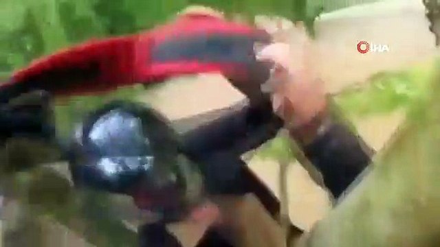 Le moment du sauvetage de 2 personnes coincées dans l'inondation à Şile par hélicoptère est filmé