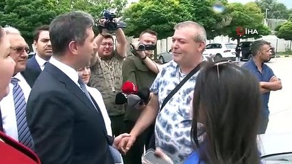 Le vice-président du parti AK pour les relations extérieures, Sırakaya à Kapıkule, une famille d'expatriés s'est plainte que la police bulgare accepte des pots-de-vin