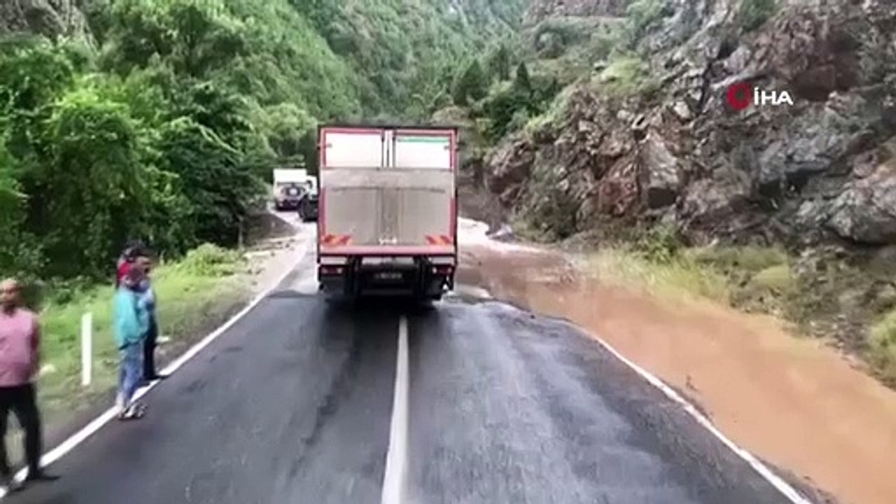 De fortes pluies ont provoqué des glissements de terrain et des inondations à Artvin