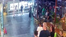 Alkollü turist önce motosikleti ile kuyumcu dükkanına böyle daldı