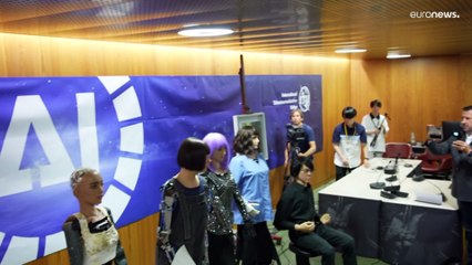 شاهد: خلال مؤتمر صحافي غير مسبوق.. روبوتات شبيهة بالإنسان تؤكد قدرتها على حكم العالم