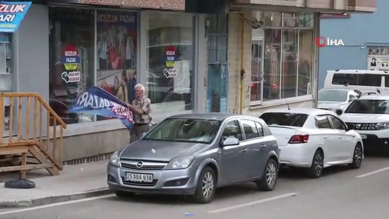 Oltu'da Şiddetli Yağış Sonrası Cadde ve Yollar Sular Altında Kaldı