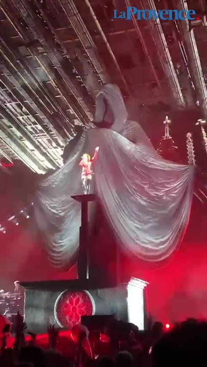 Concert au Vélodrome : Mylène Farmer rallume les étoiles du ciel marseillais