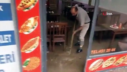 Des entreprises inondées après de fortes pluies à İspir