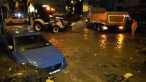 Glissement de terrain après une inondation à Ordu： Des engins de chantier et des véhicules ont été enfouis sous terre