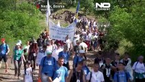 شاهد: إحياء لذكرى مجزرة سريبرينيتشا.. مسيرة سلام في البوسنة