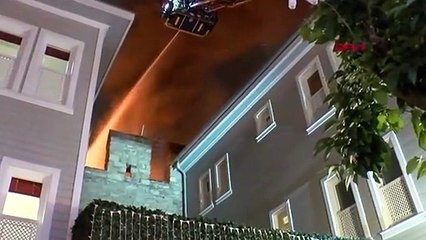Moments de panique au palais de Topkapi ! Le feu sur le toit du restaurant a été éteint avec un travail fébrile