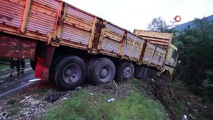 Tatil için yola çıkan aileyi kaza ayırdı: Anne ve baba öldü, çocukları yaralandı