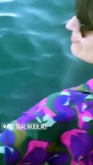 Elle est amoureuse d'Alex KapranosClara Luciani au Festival de Musilac