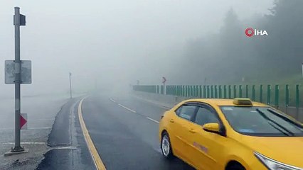 Le brouillard et les pluies torrentielles sont efficaces à Mont Bolu