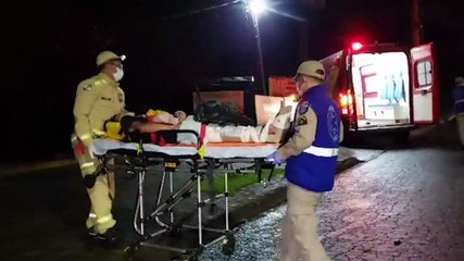 Adolescente  fratura a perna em acidente de moto na Rua Maracaí