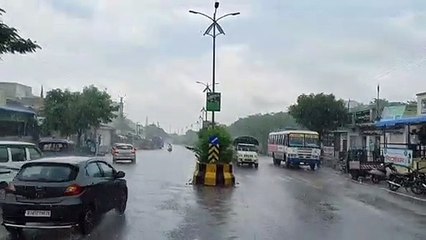 Descargar video: Rain in Ajmer: तेज बरसात ने भिगोया, कई इलाकों में बहा पानी