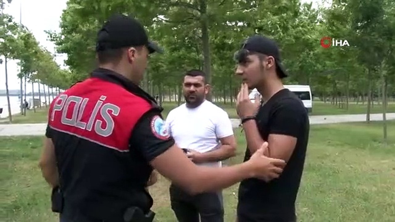 Inspection des migrants irréguliers à Istanbul 80 migrants irréguliers arrêtés à Fatih