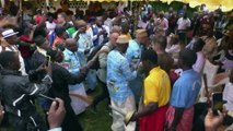 شاهد: مبابي يشارك في الاحتفالات التقليدية بقرية في الكاميرون