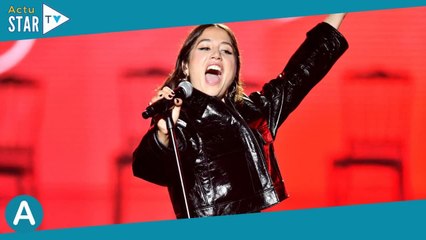 "Des battes pleines de clous" : Izïa Higelin fantasme le lynchage d'Emmanuel Macron et échappe à la