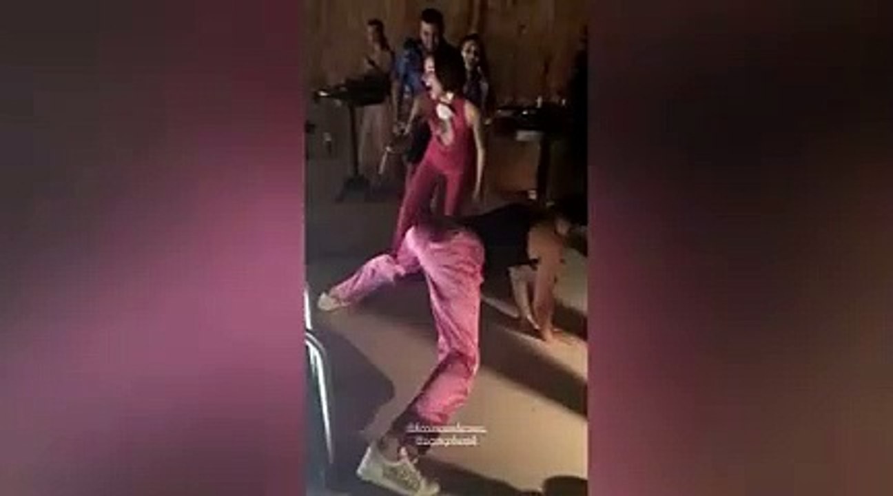 Kerimcan Durmaz Zeynep Bastık'ın doğum gününde twerk yaptı! Dudak dudağa pozları olay oldu