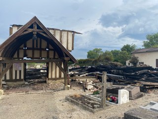 La tristesse et le choc après l'incendie de l'église de Drosnay