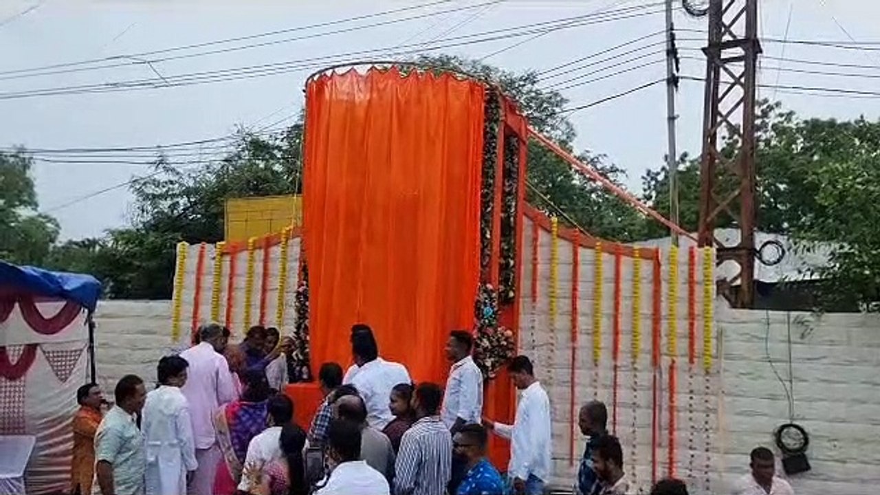 खुशनुमा मौसम में स्वामी विवेकानंद की प्रतिमा का अनावरण