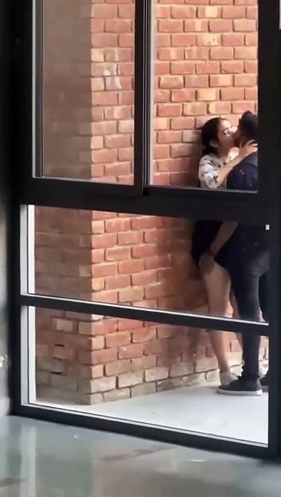 Du college __ kissing scene viral