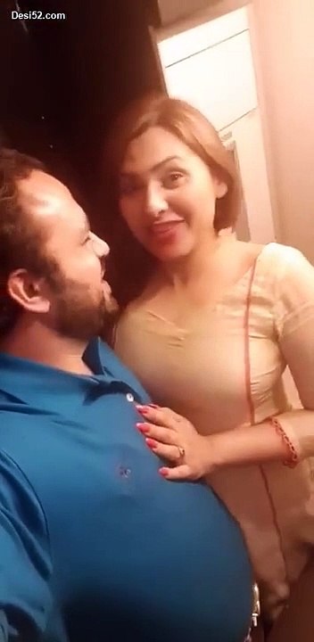 Uzma Khan Kissing Usman Malik AmnaKhan Husband Malik Riaz Daughter  Scandal Viral video 18+