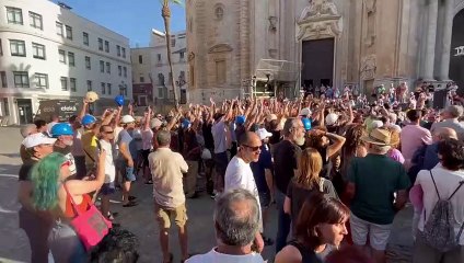 Trabajadores del metal de Cádiz irrumpen en el acto de campaña de Yolanda Díaz