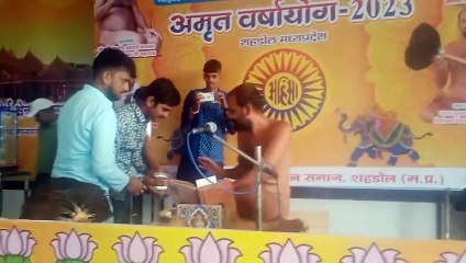 Munishree took the resolution of Chaturmas, setting up the urn with invocation