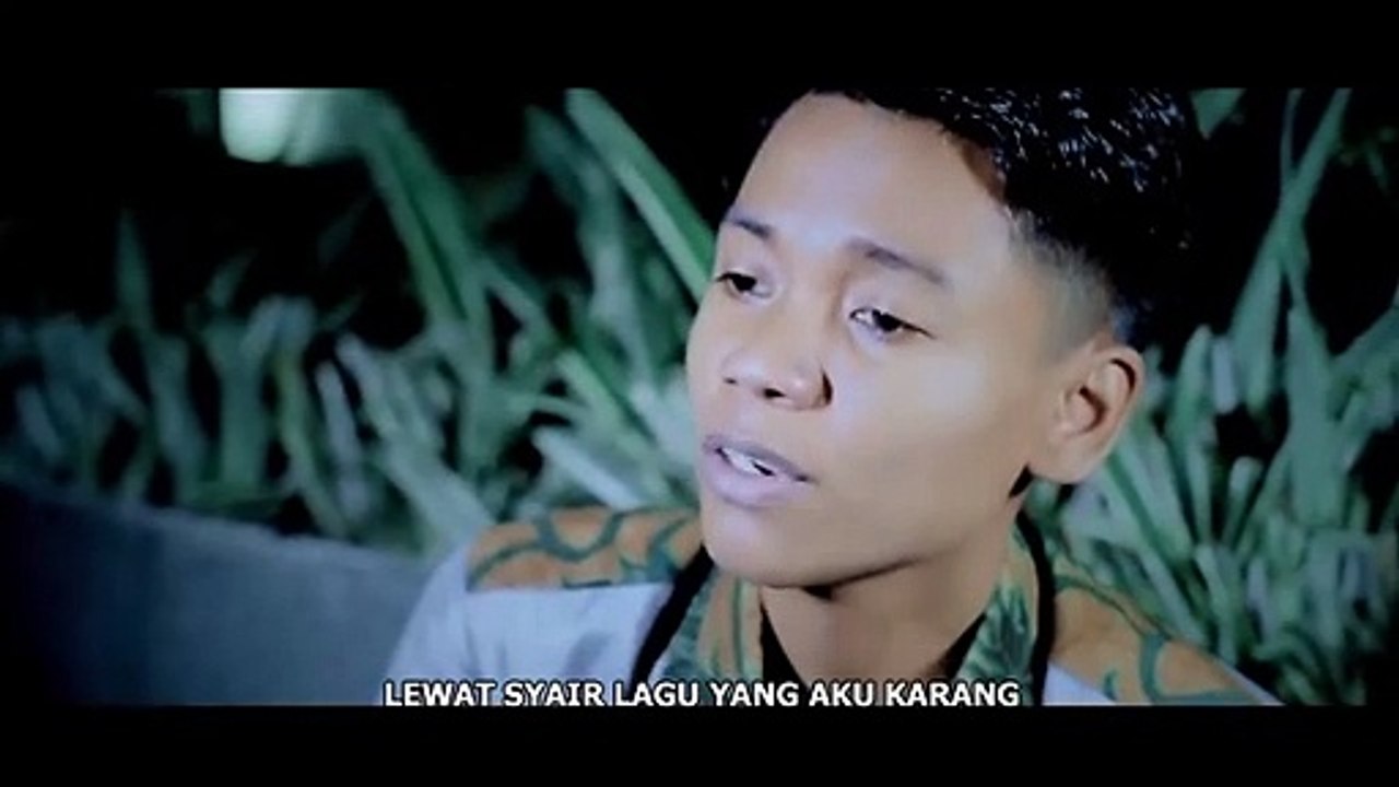 Arief - Salam Rindu Buat Papa Mama (Official Music Video) Tahun Ini Kami Tak Bisa Pulang