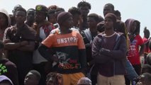 كاميرا الجزيرة ترصد معاناة مئات اللاجئين على الحدود بين ليبيا وتونس
