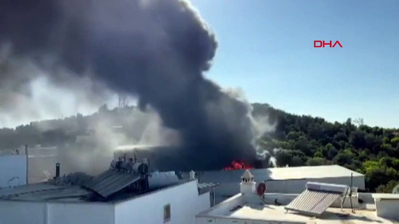 Bodrum'da Hurdalık Deposunda Çıkan Yangın Söndü...