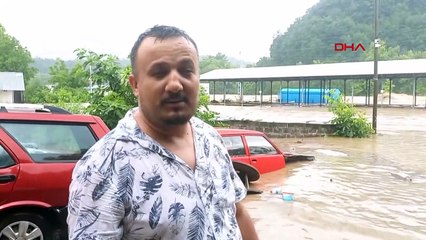 torrentiel à Zonguldak; les ruisseaux ont débordé, il y a eu un glissement de terrain