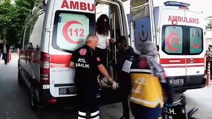 Bursa'da otomobil bariyerlere çarptı: 4 yaralı